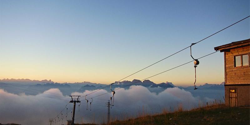 北京金融服务新篇章：揭秘新华汇丰量化投资策略，科技如何重塑资产管理